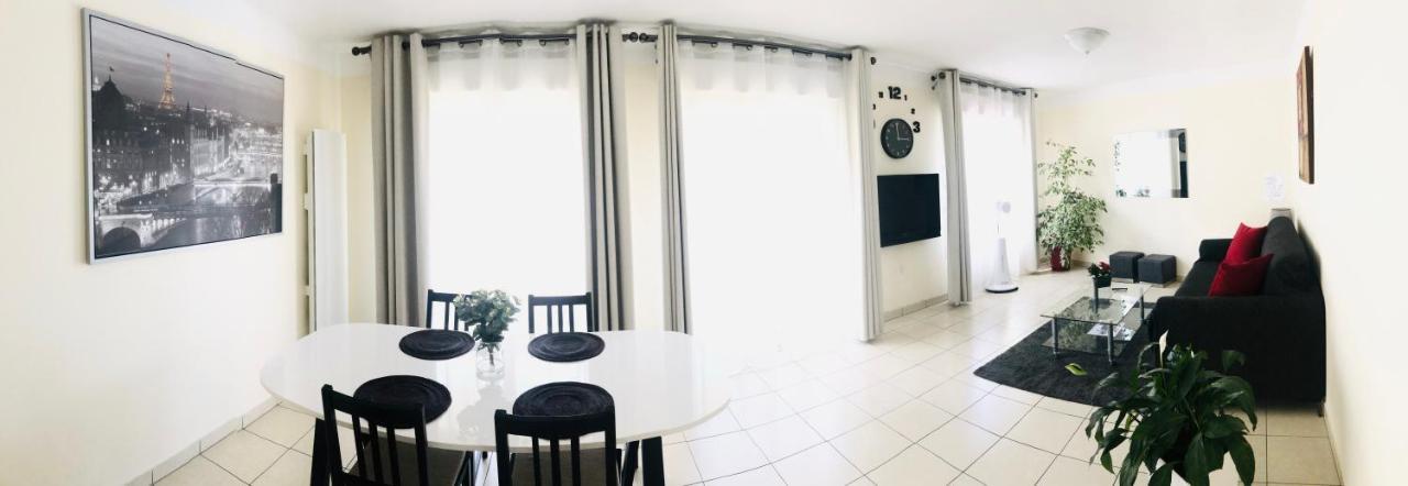 Beautiful Apartment Near Geneva Saint-Julien-en-Genevois Exterior foto