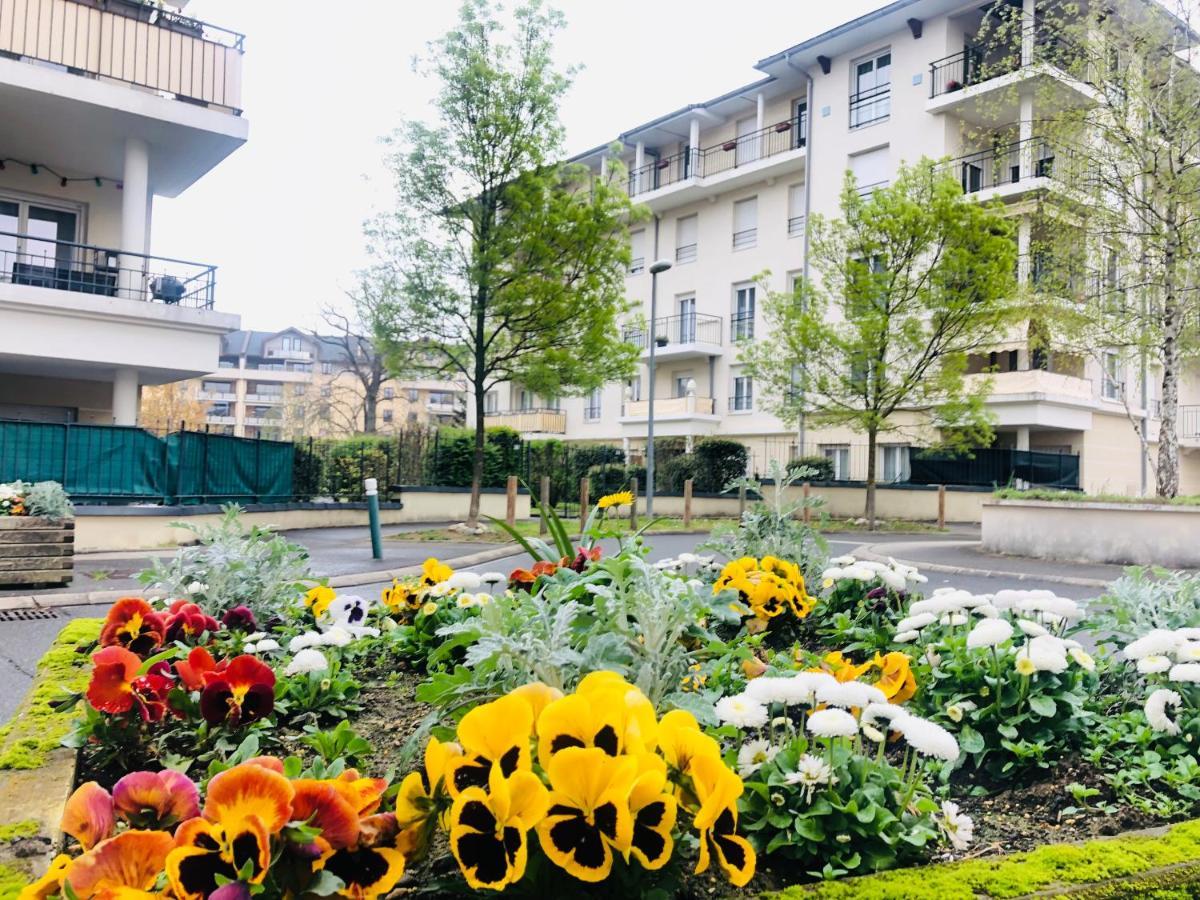 Beautiful Apartment Near Geneva Saint-Julien-en-Genevois Exterior foto